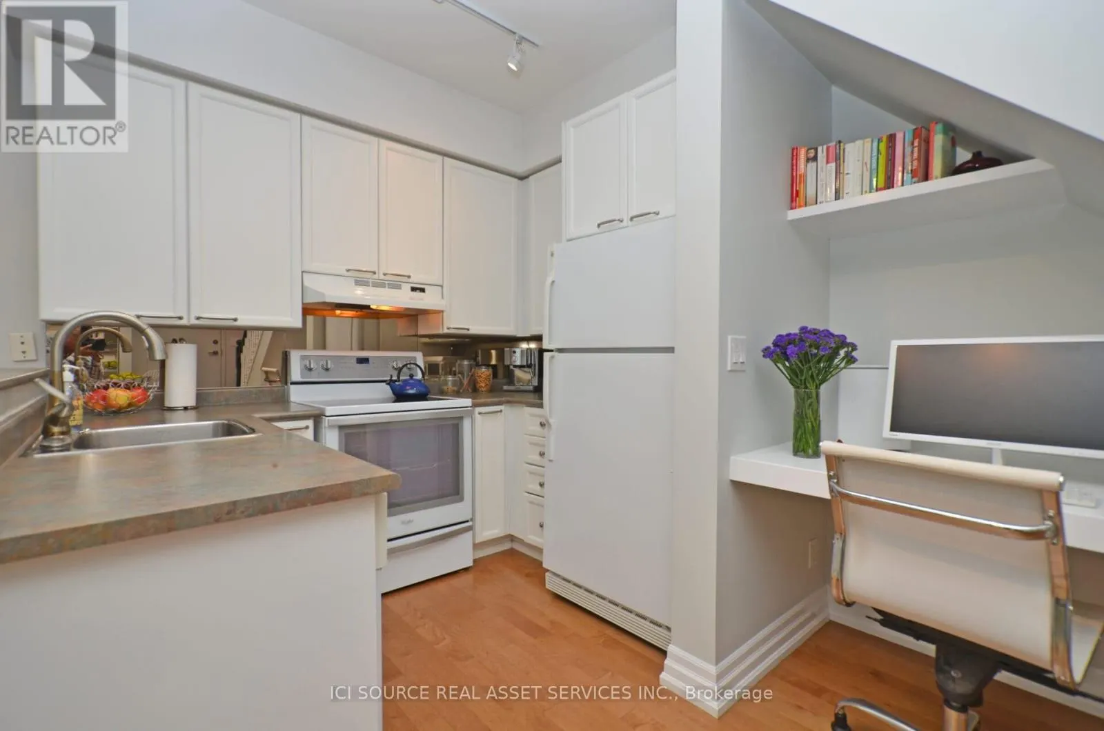 121 - 109 FRONT STREET E
