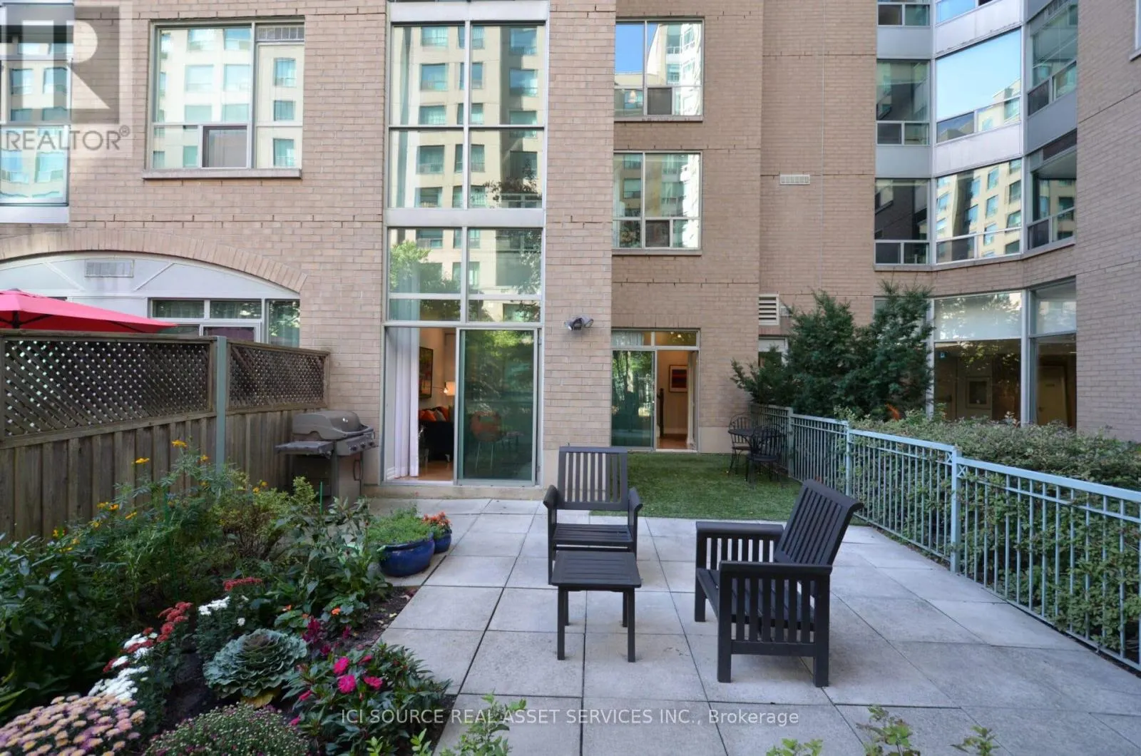121 - 109 FRONT STREET E