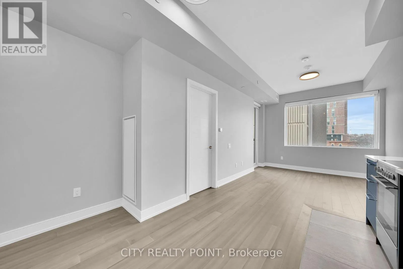 216 - 664 SPADINA AVENUE