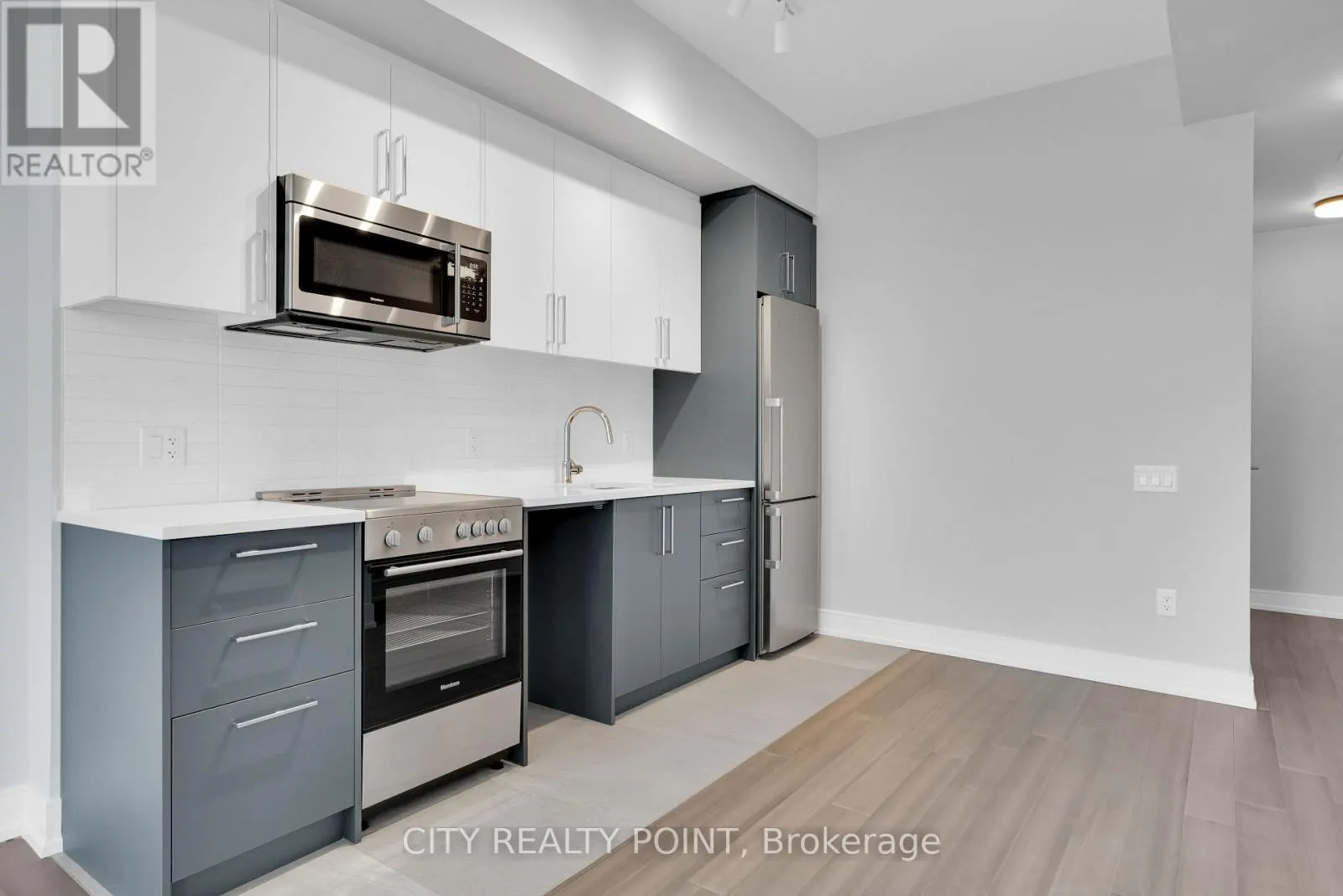 216 - 664 SPADINA AVENUE