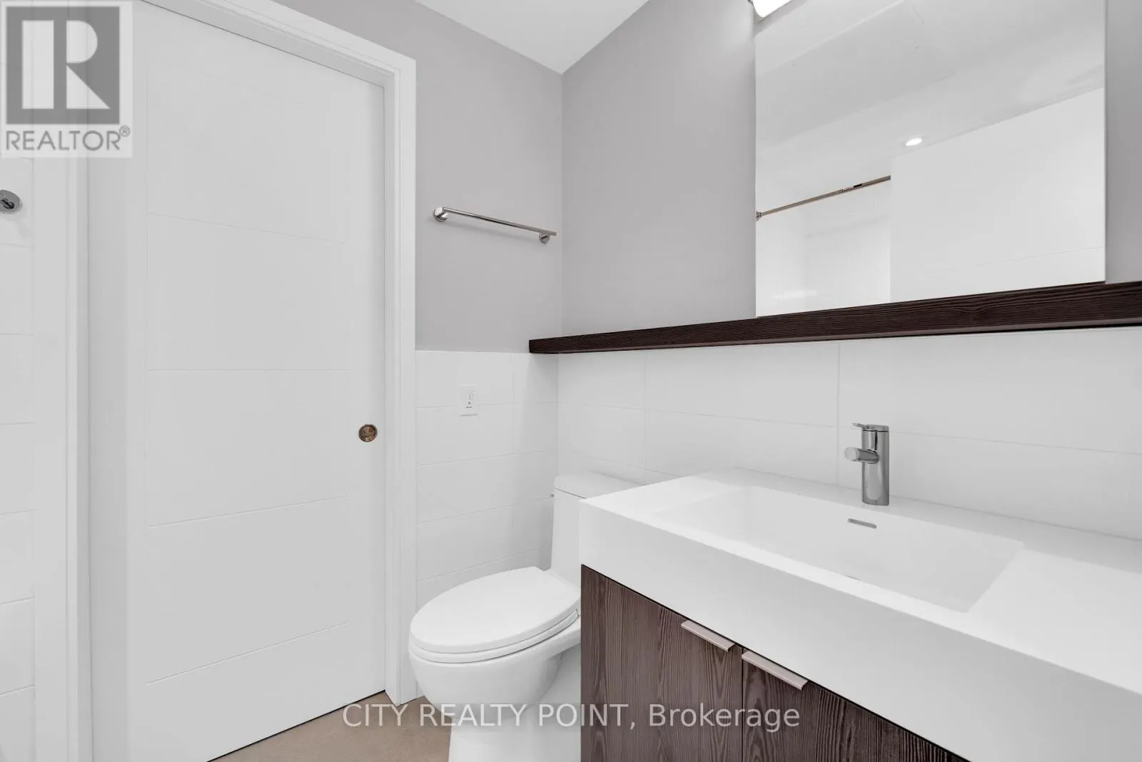 216 - 664 SPADINA AVENUE