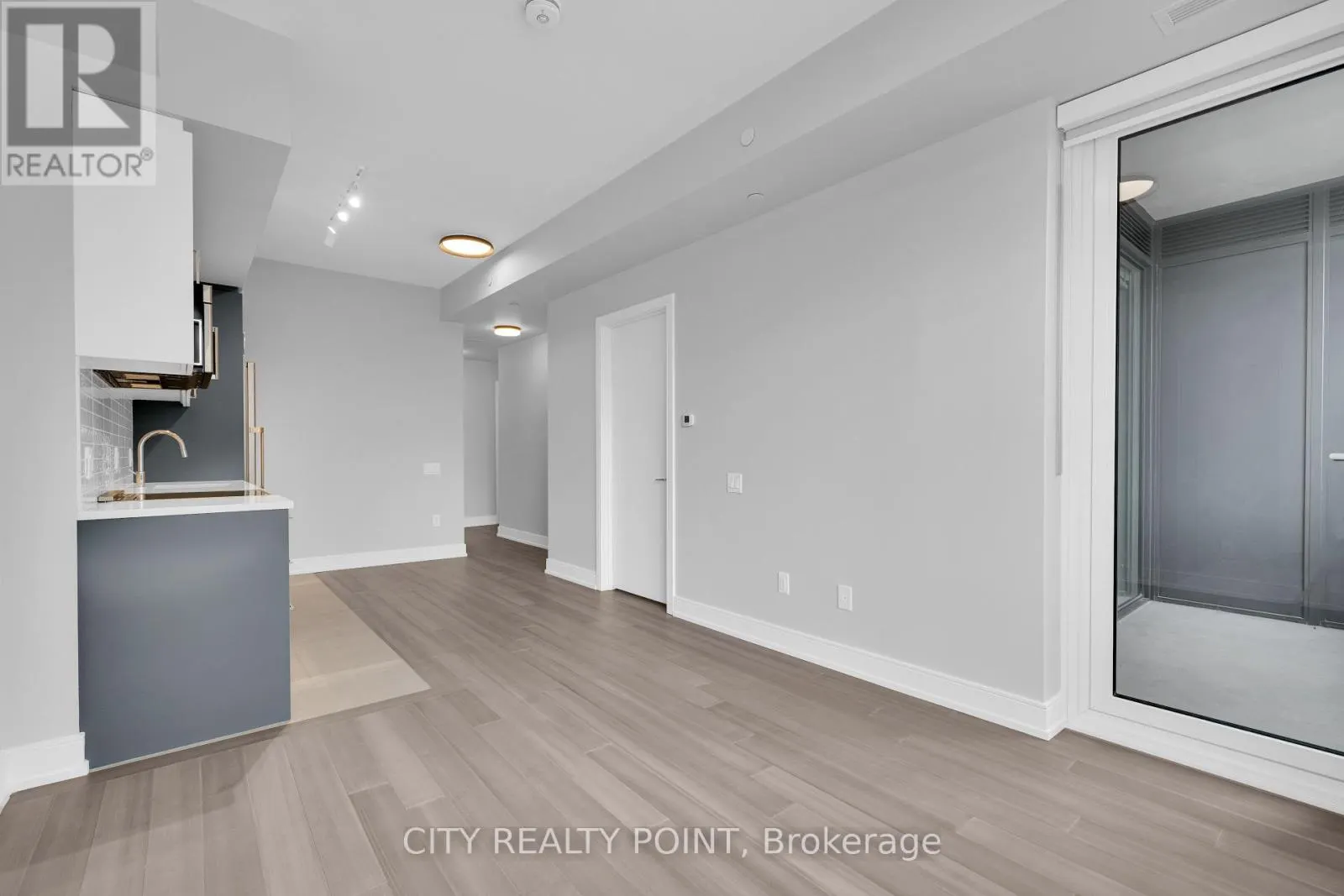 216 - 664 SPADINA AVENUE