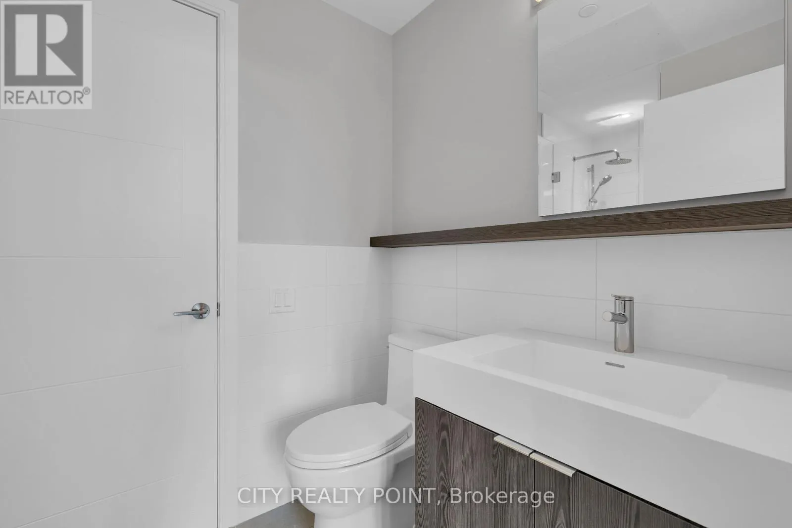 609 - 664 SPADINA AVENUE