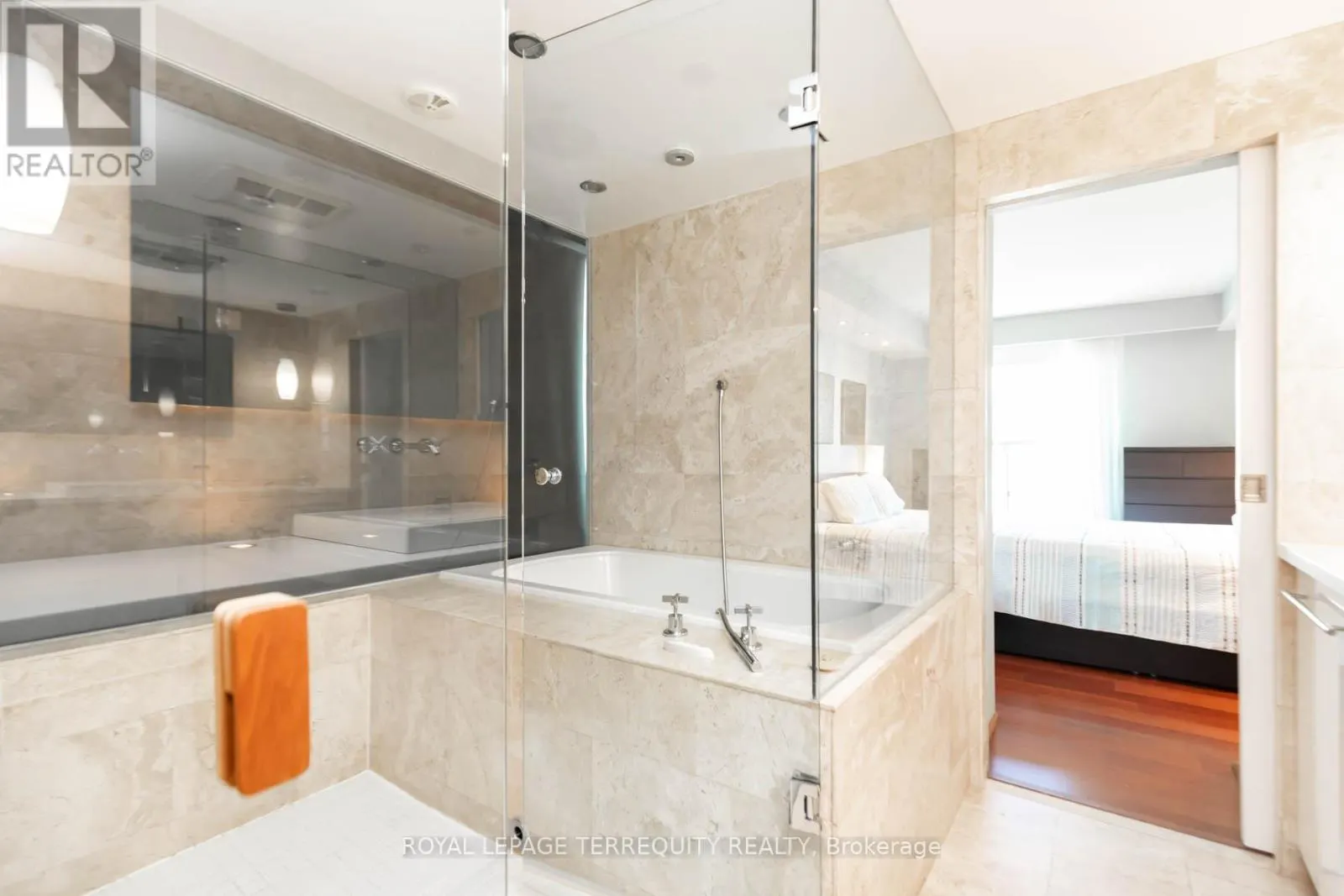 708 ST - 99 HARBOUR SQUARE