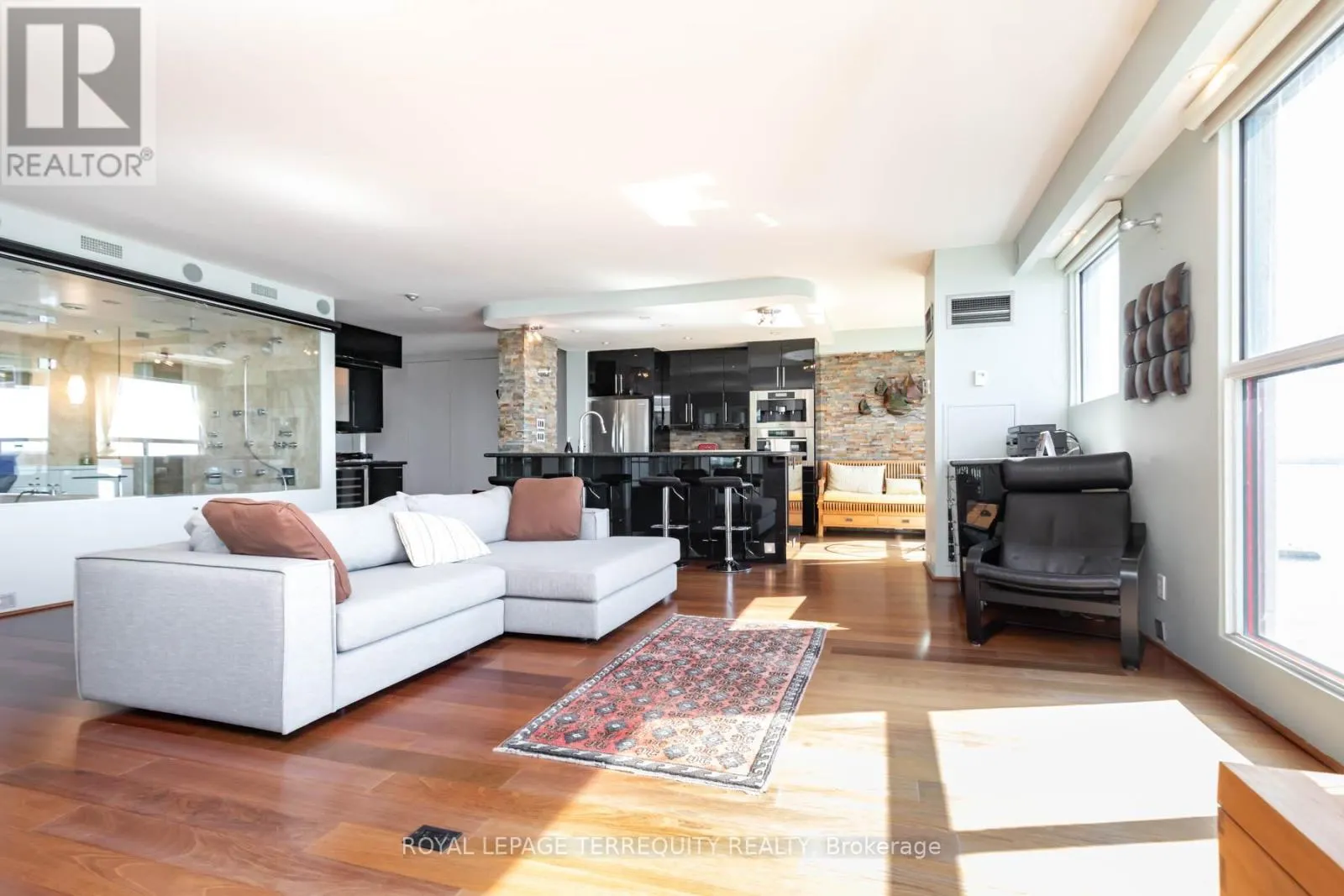 708 ST - 99 HARBOUR SQUARE