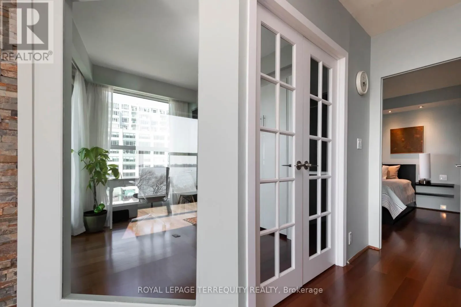 708 ST - 99 HARBOUR SQUARE