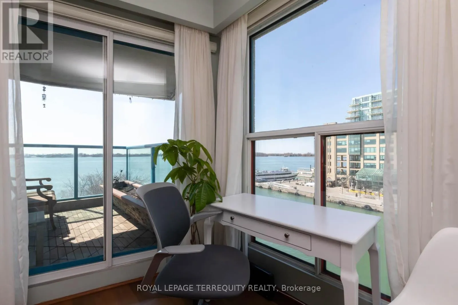 708 ST - 99 HARBOUR SQUARE