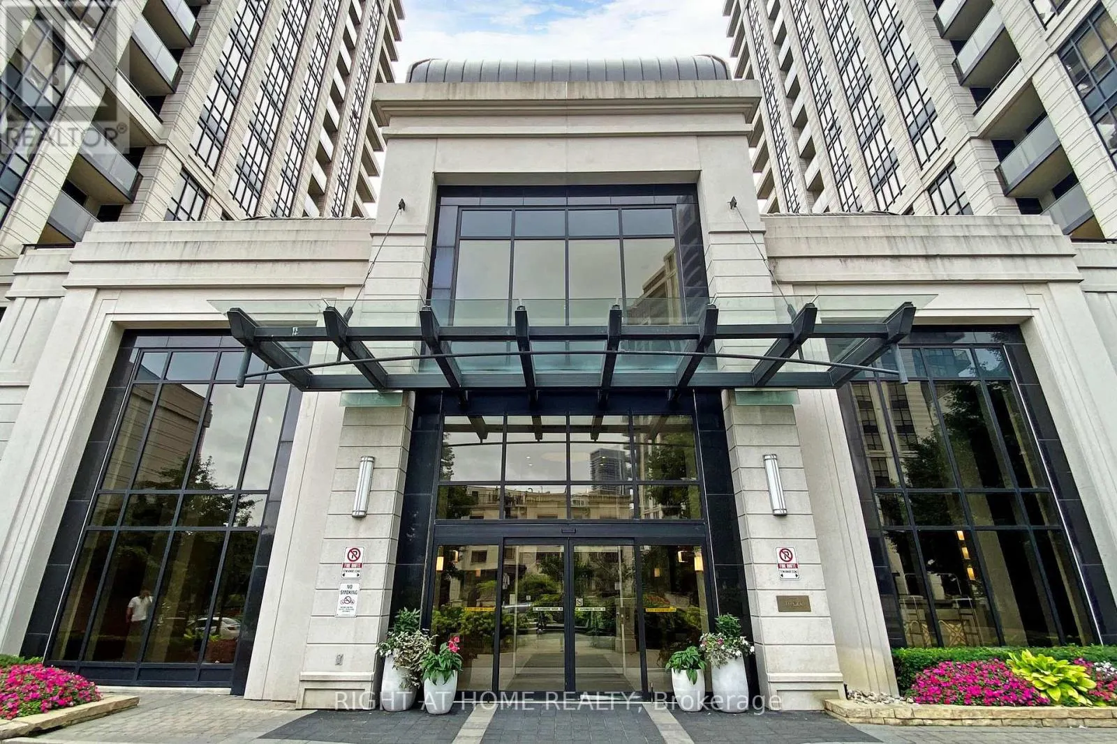 17 - 100 HARRISON GARDEN BOULEVARD