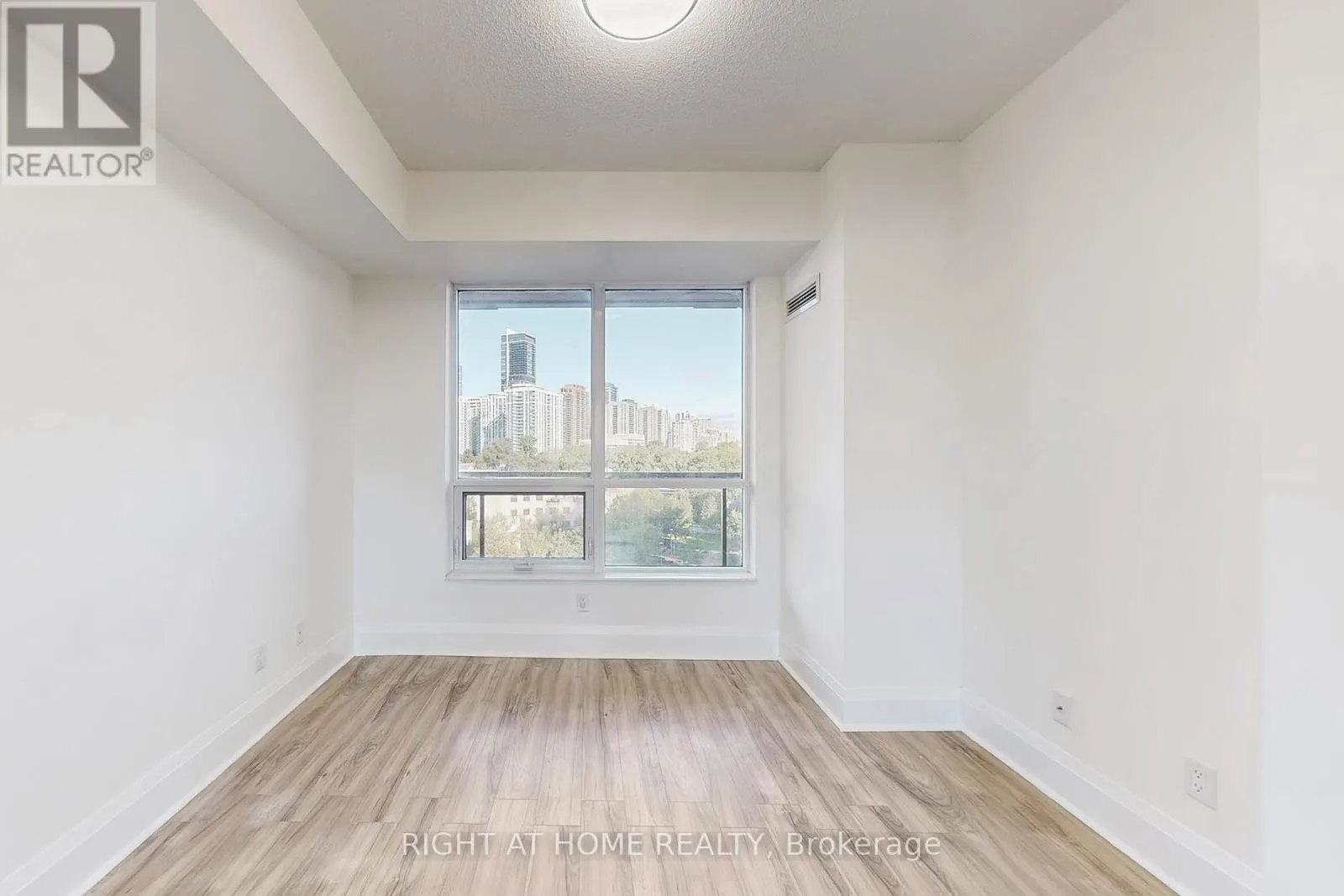 17 - 100 HARRISON GARDEN BOULEVARD