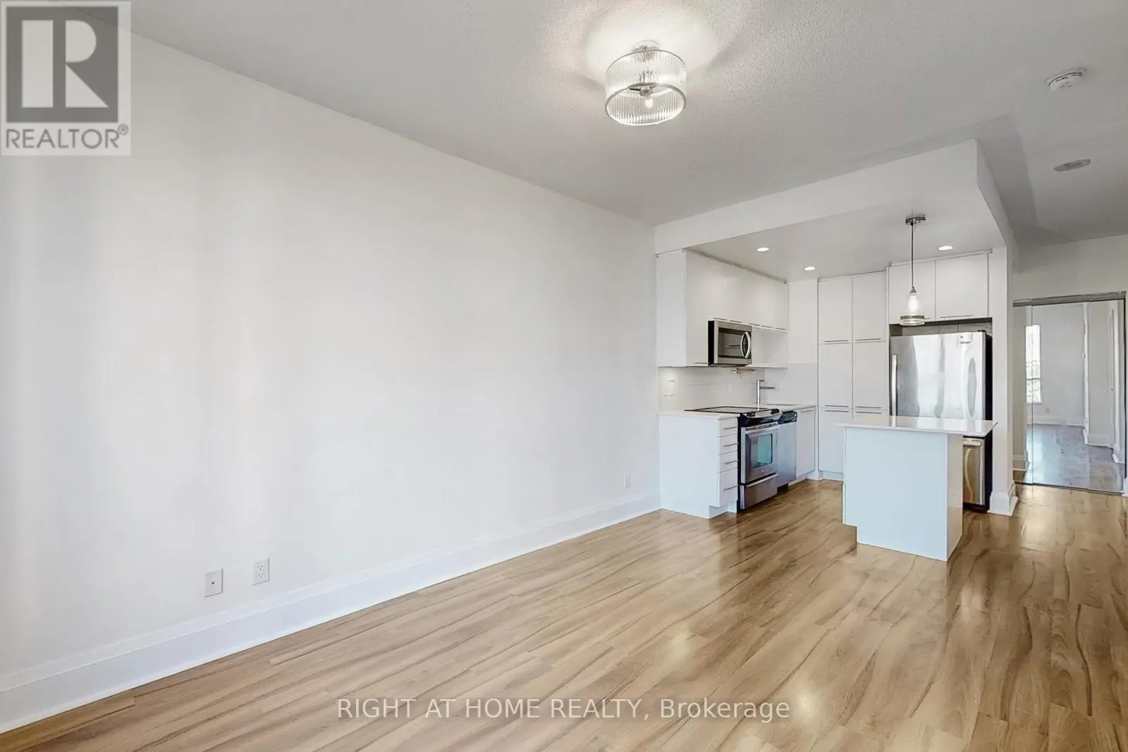 17 - 100 HARRISON GARDEN BOULEVARD