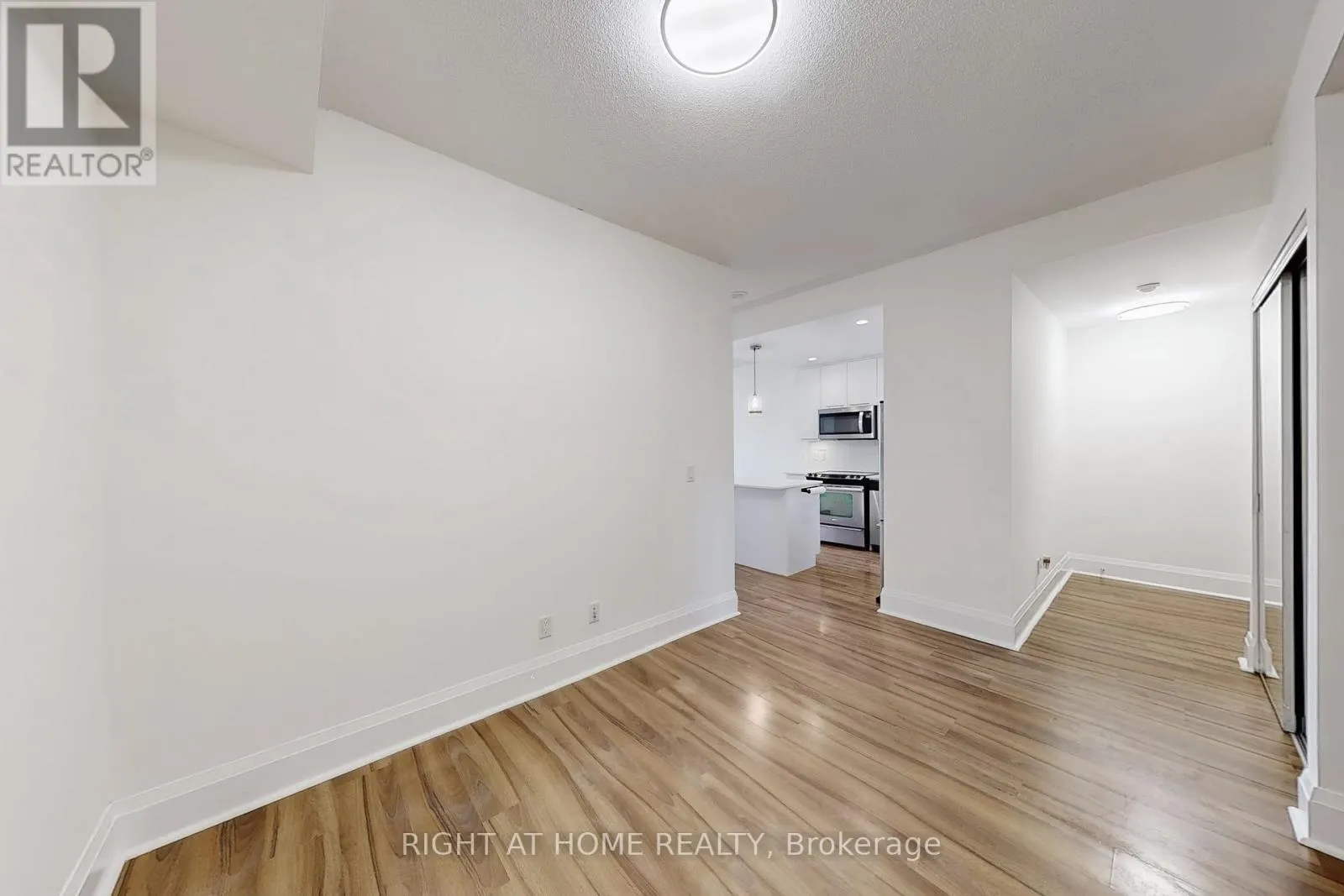17 - 100 HARRISON GARDEN BOULEVARD