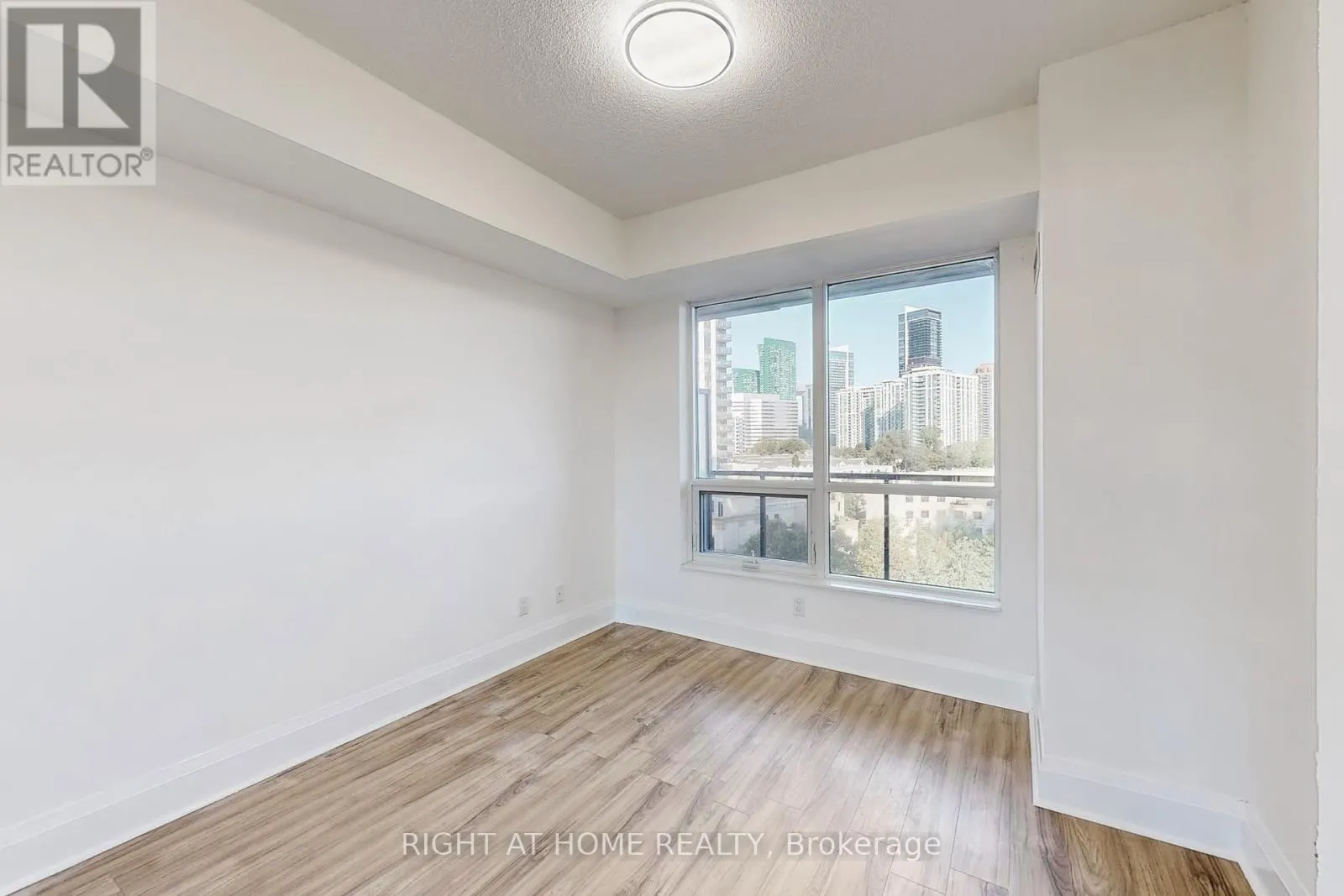 17 - 100 HARRISON GARDEN BOULEVARD
