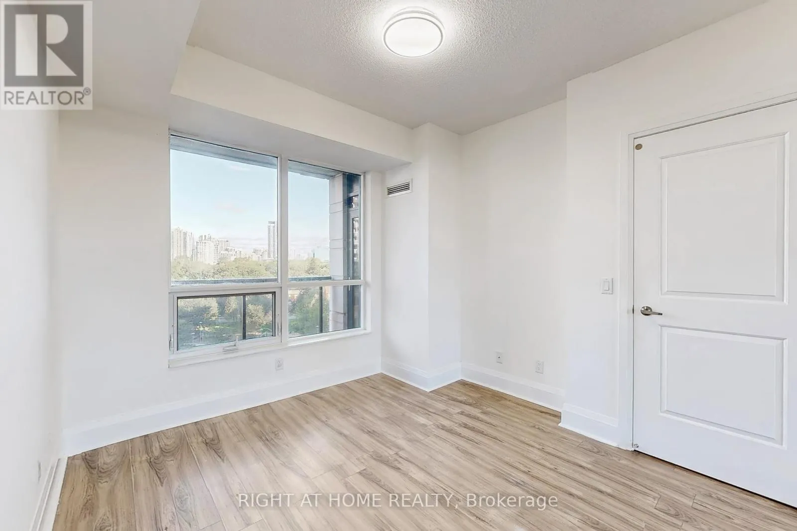 17 - 100 HARRISON GARDEN BOULEVARD