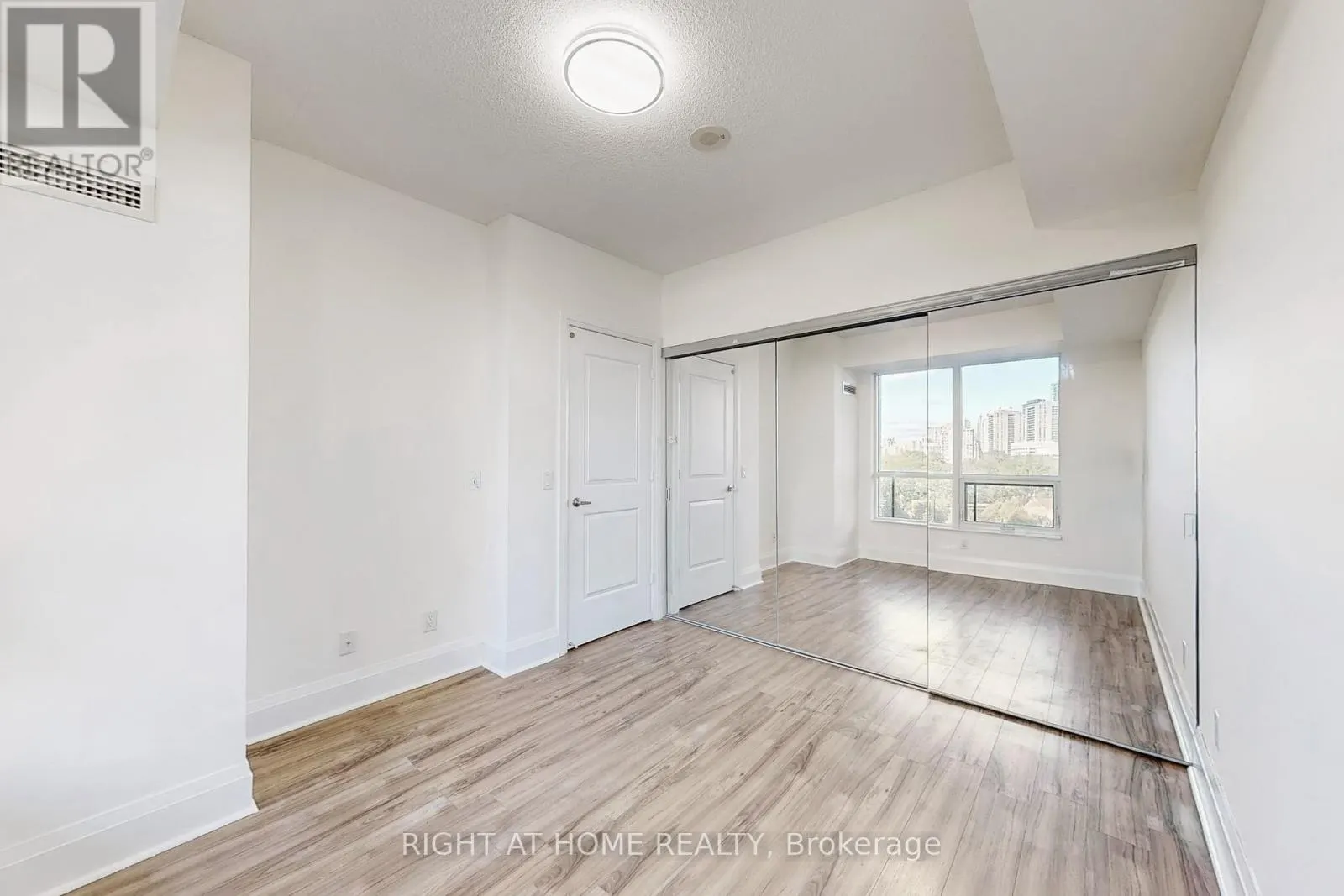 17 - 100 HARRISON GARDEN BOULEVARD