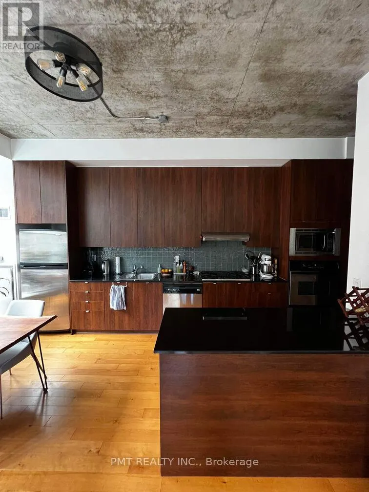 312 - 23 BRANT STREET