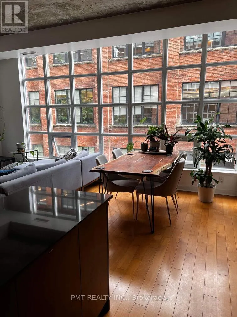 312 - 23 BRANT STREET