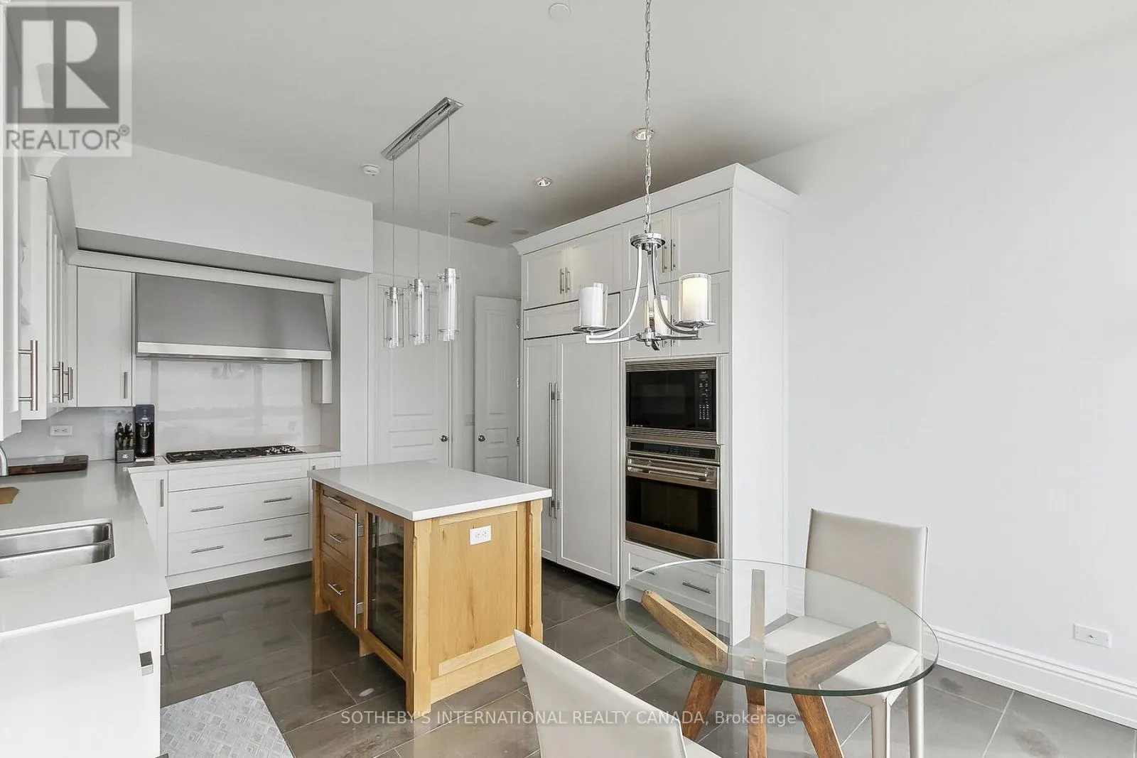 3005 - 183 WELLINGTON STREET W