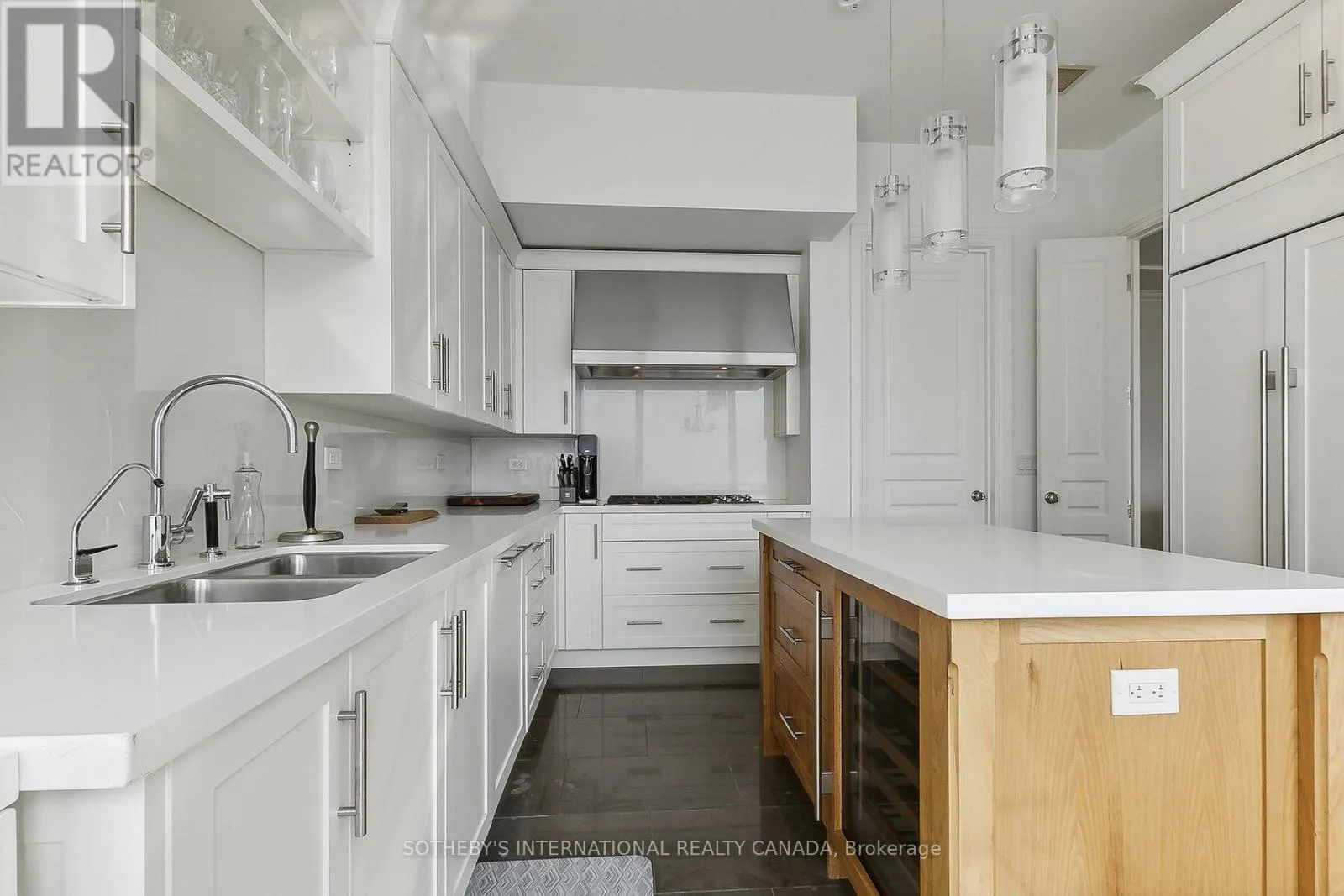 3005 - 183 WELLINGTON STREET W