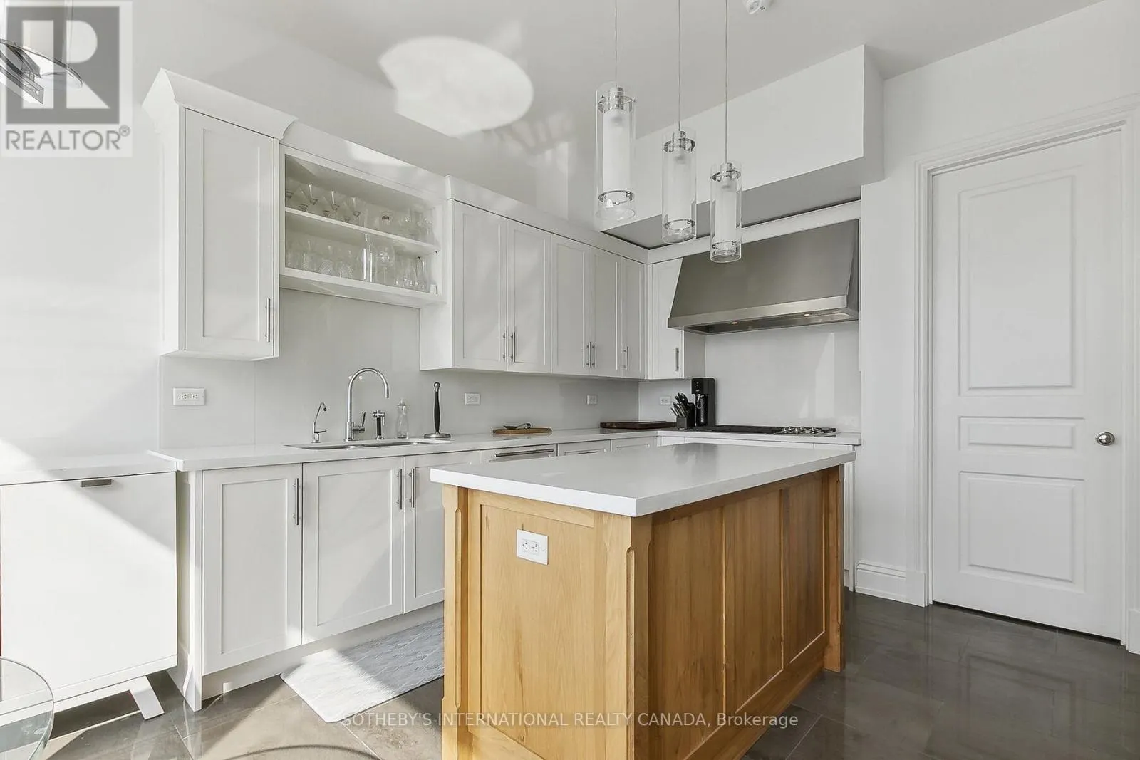 3005 - 183 WELLINGTON STREET W
