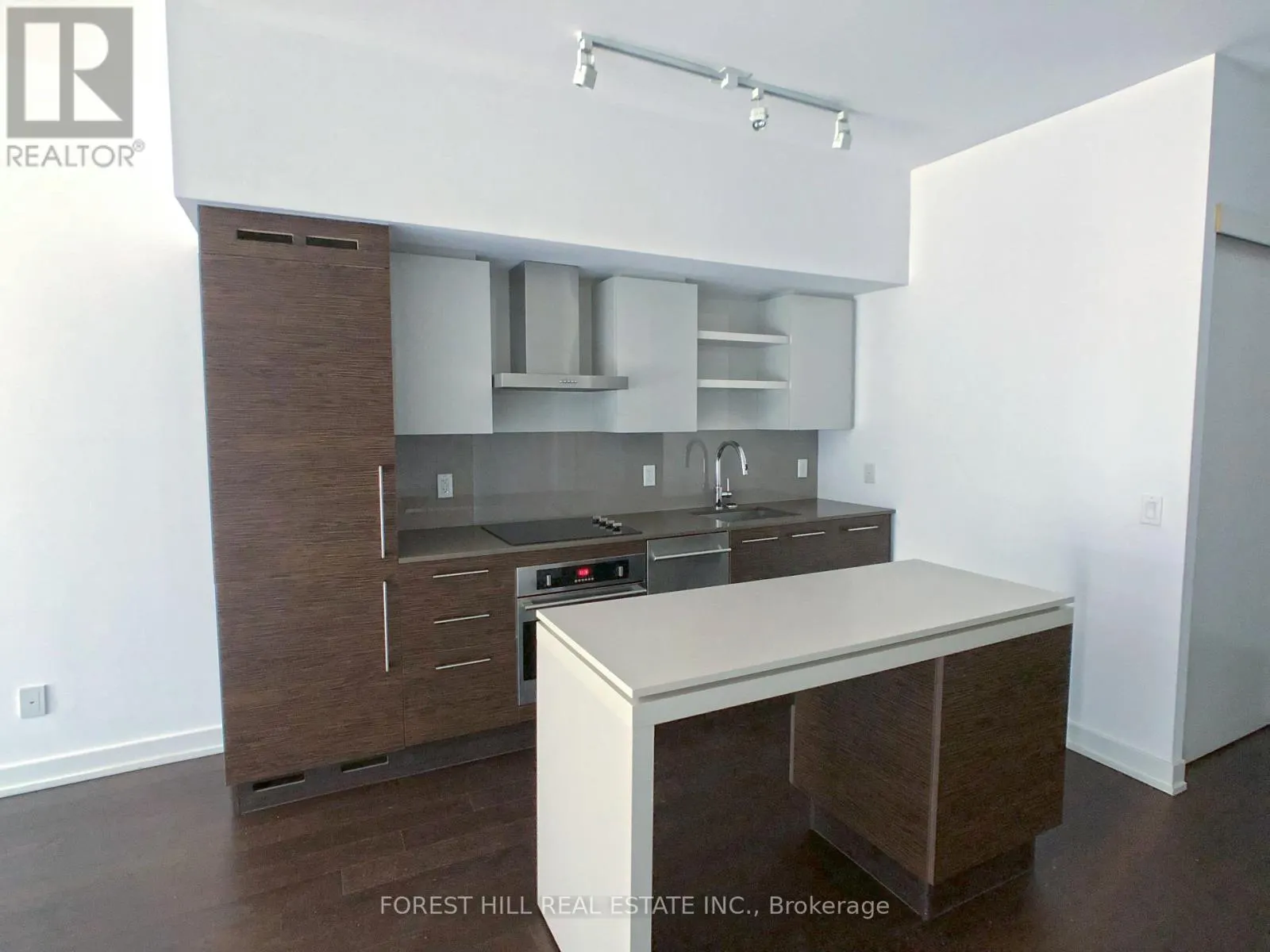 440 - 1030 KING STREET W