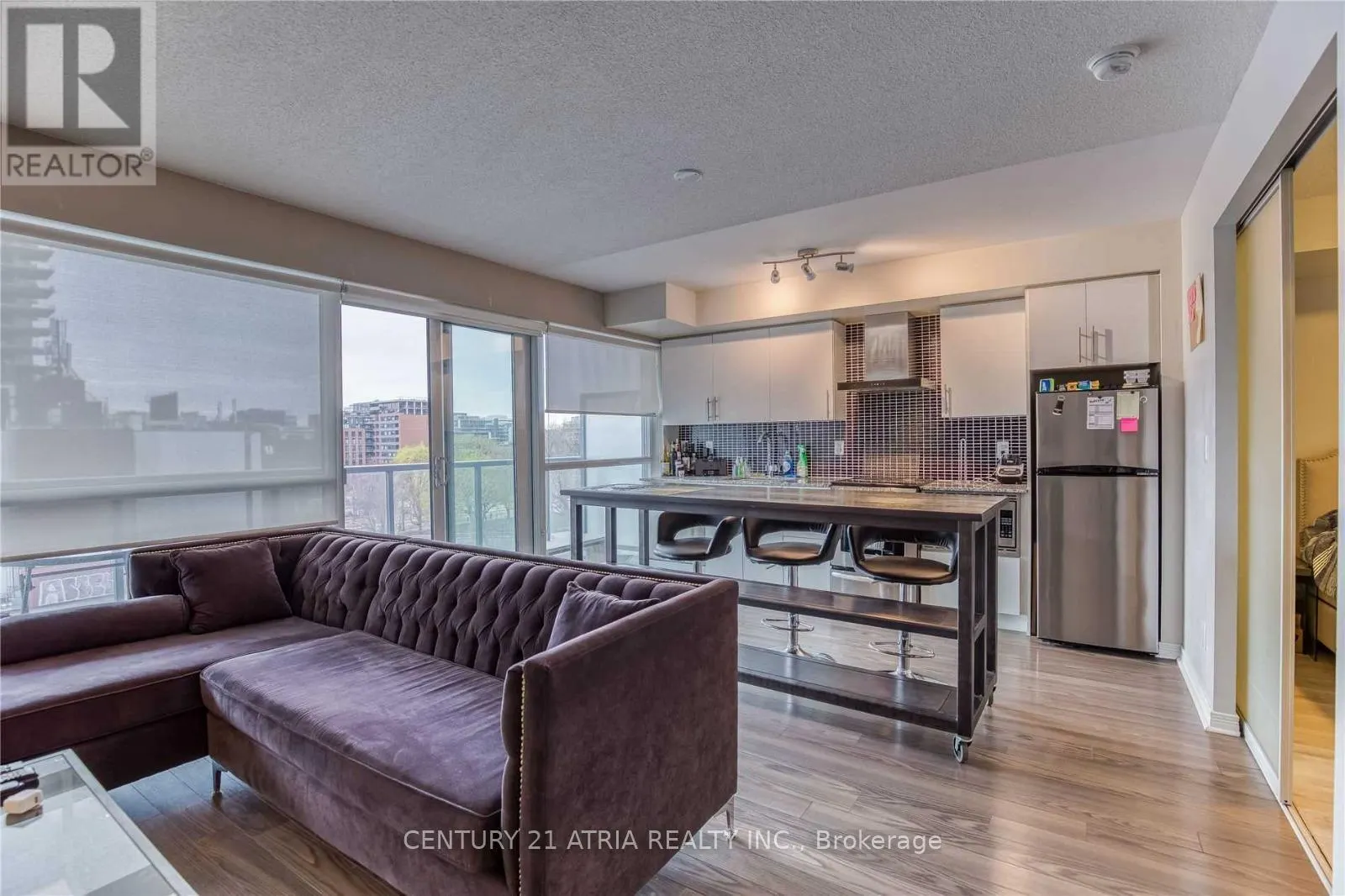 616 - 352 FRONT STREET W
