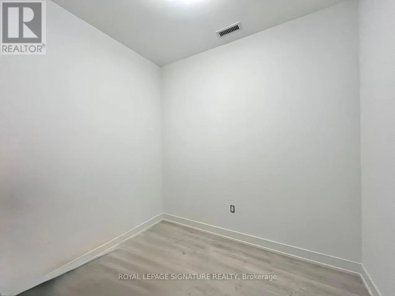 443 - 20 INN ON THE PARK DRIVE