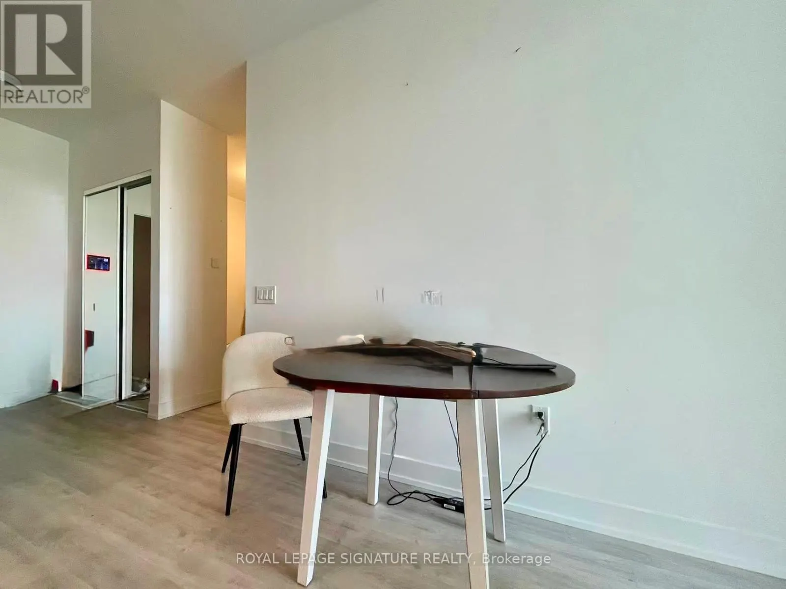 443 - 20 INN ON THE PARK DRIVE