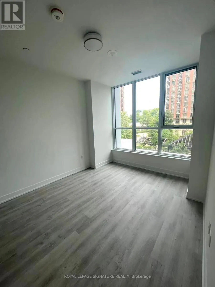 443 - 20 INN ON THE PARK DRIVE