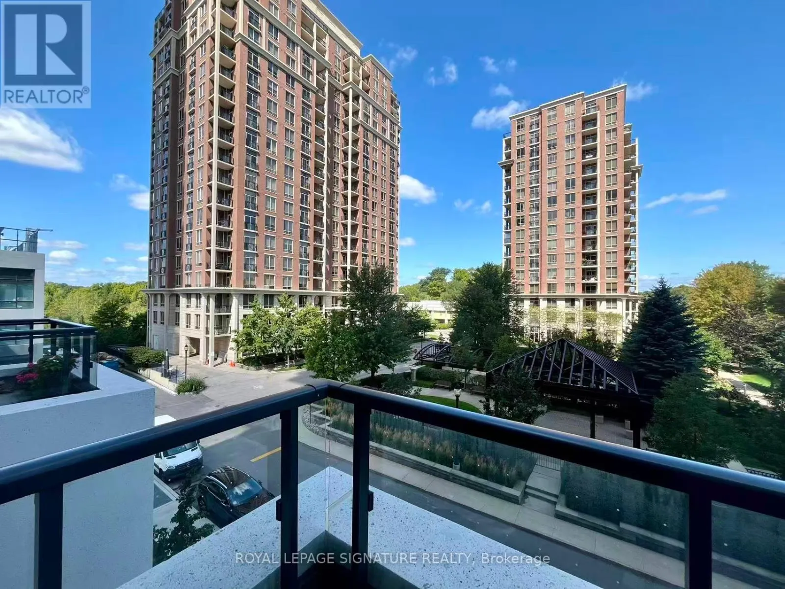 443 - 20 INN ON THE PARK DRIVE