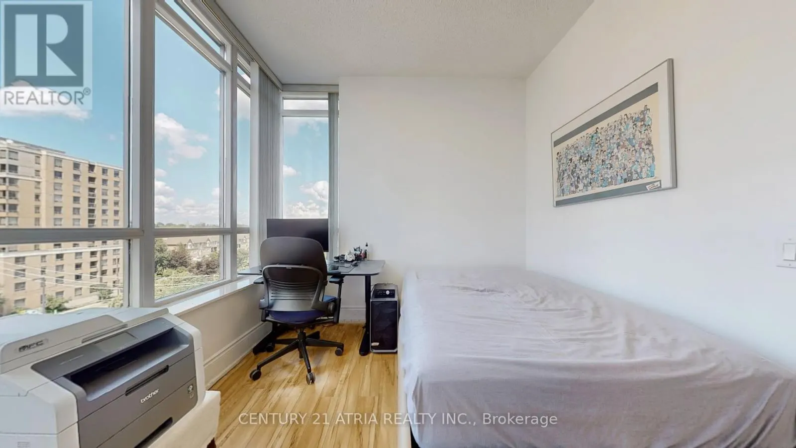 802 - 8 MCKEE AVENUE