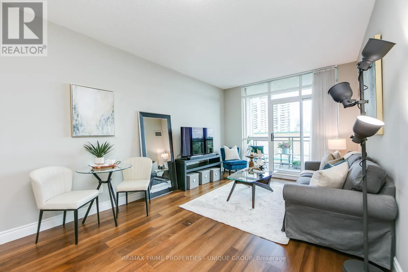 904 - 319 MERTON STREET