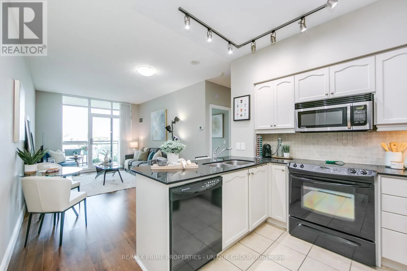 904 - 319 MERTON STREET