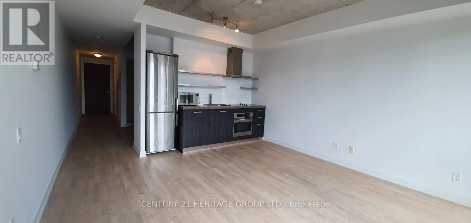 716 - 560 KING ESTATES W