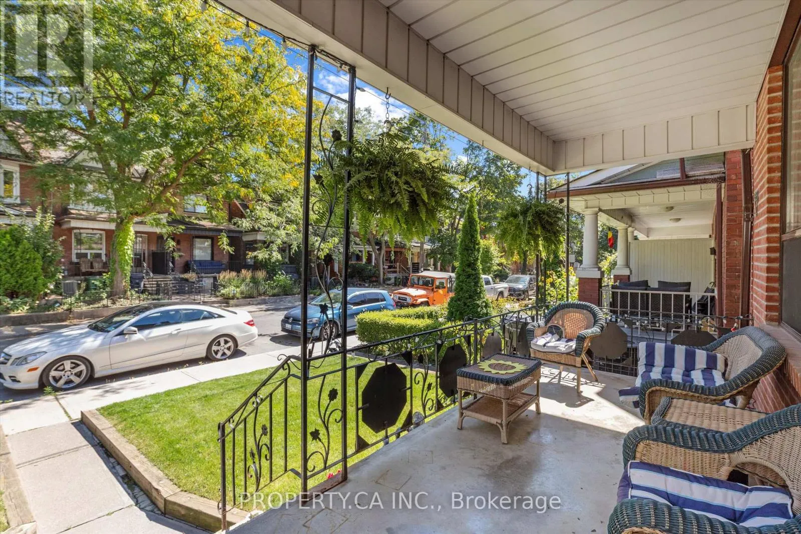 790 MANNING AVENUE
