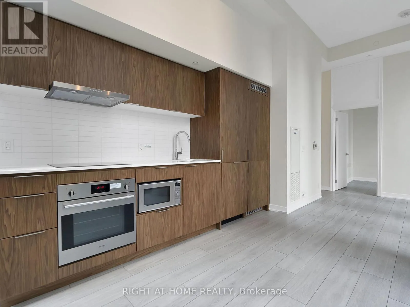 506 - 60 SHUTER STREET