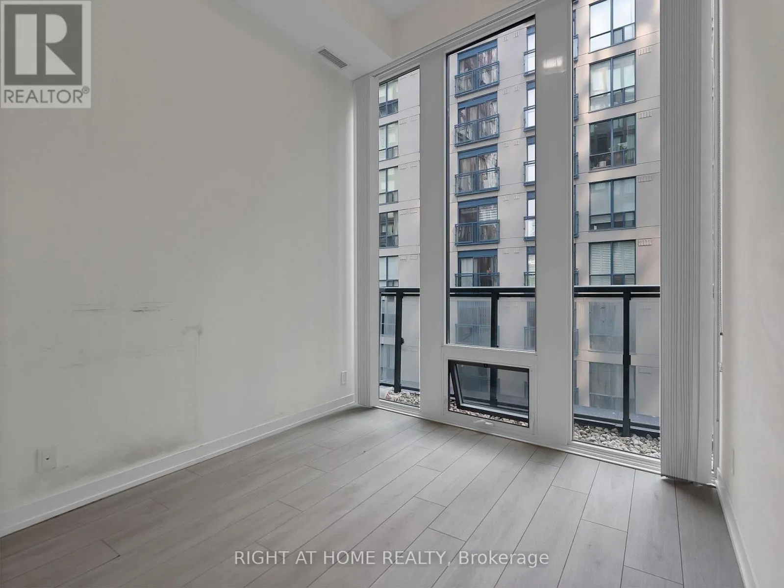 506 - 60 SHUTER STREET