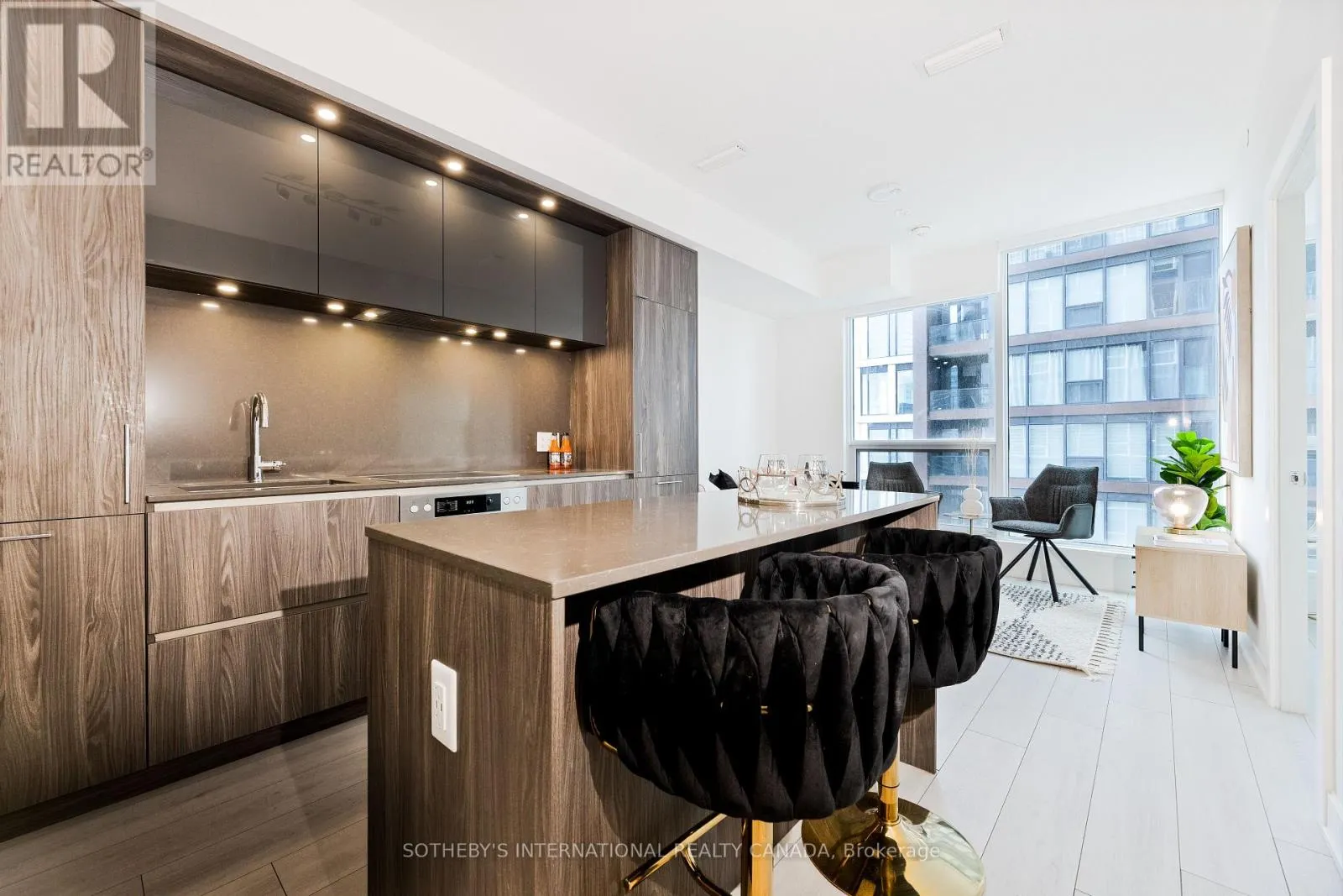 2411 - 35 MERCER STREET