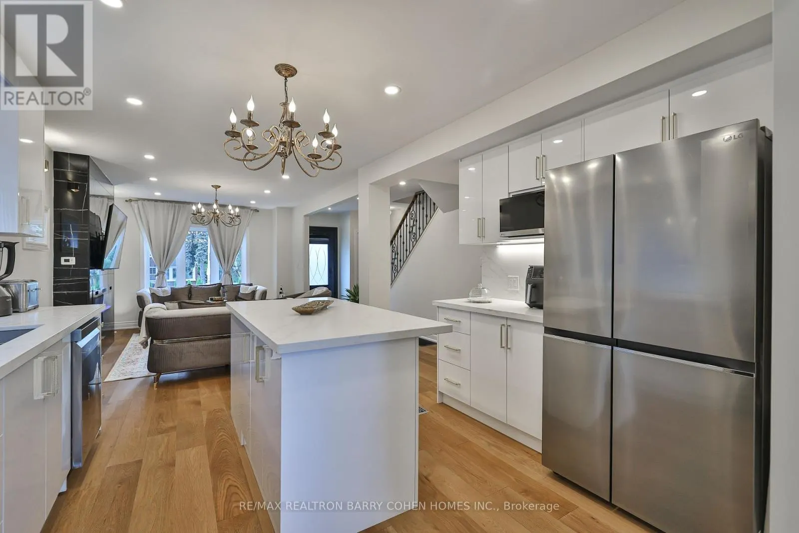1 WANLESS CRESCENT