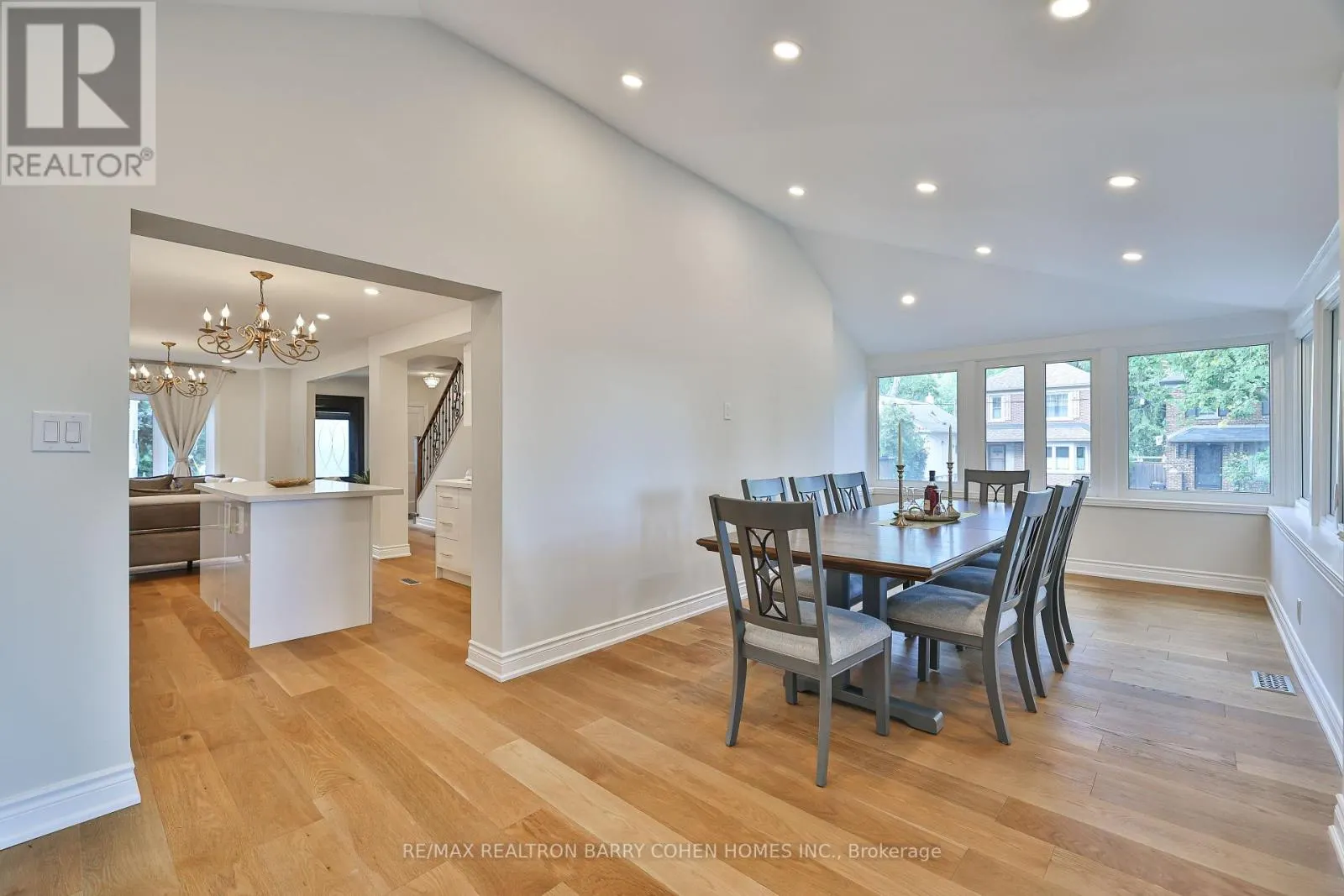 1 WANLESS CRESCENT