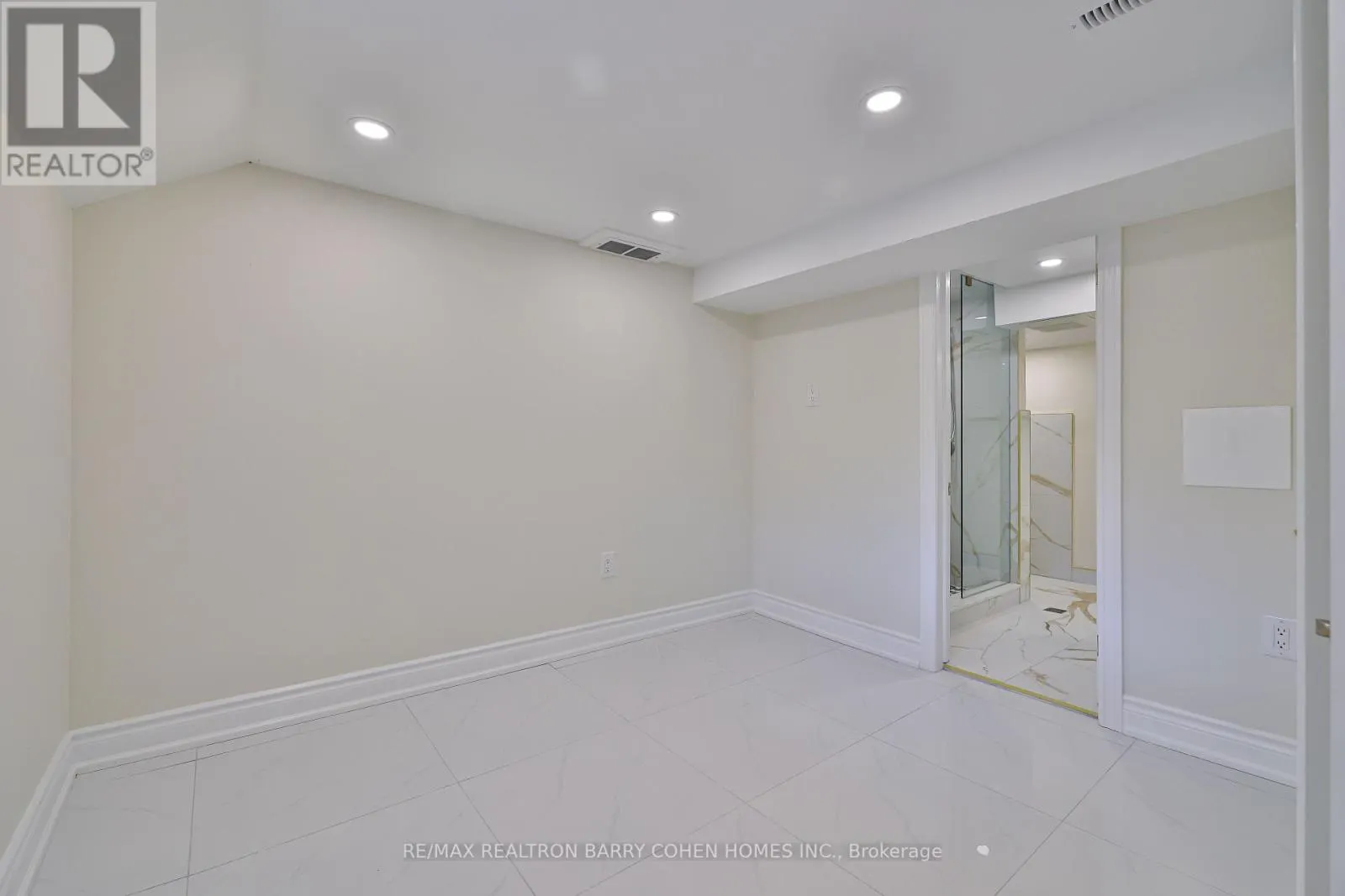 1 WANLESS CRESCENT
