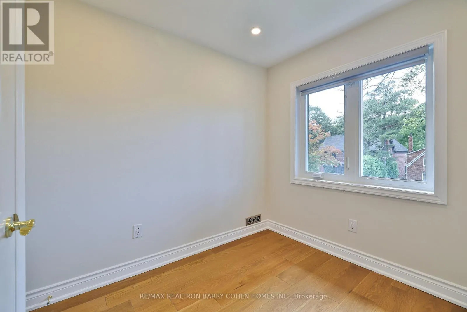 1 WANLESS CRESCENT
