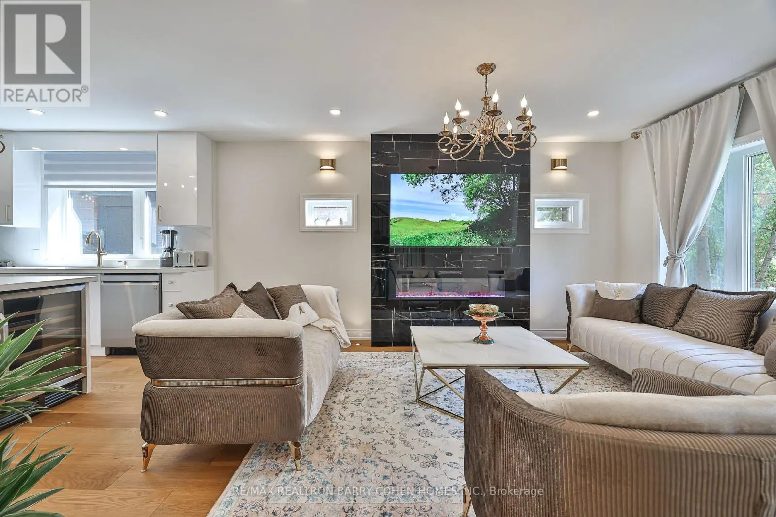 1 WANLESS CRESCENT