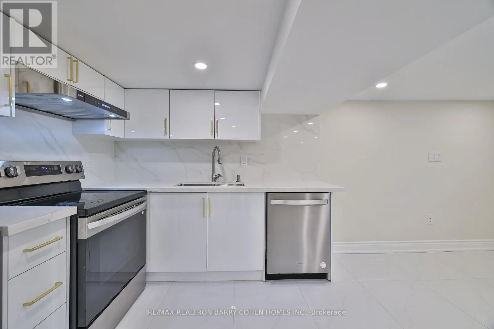 1 WANLESS CRESCENT