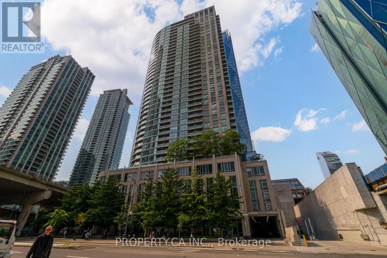 1213 - 18 YONGE STREET