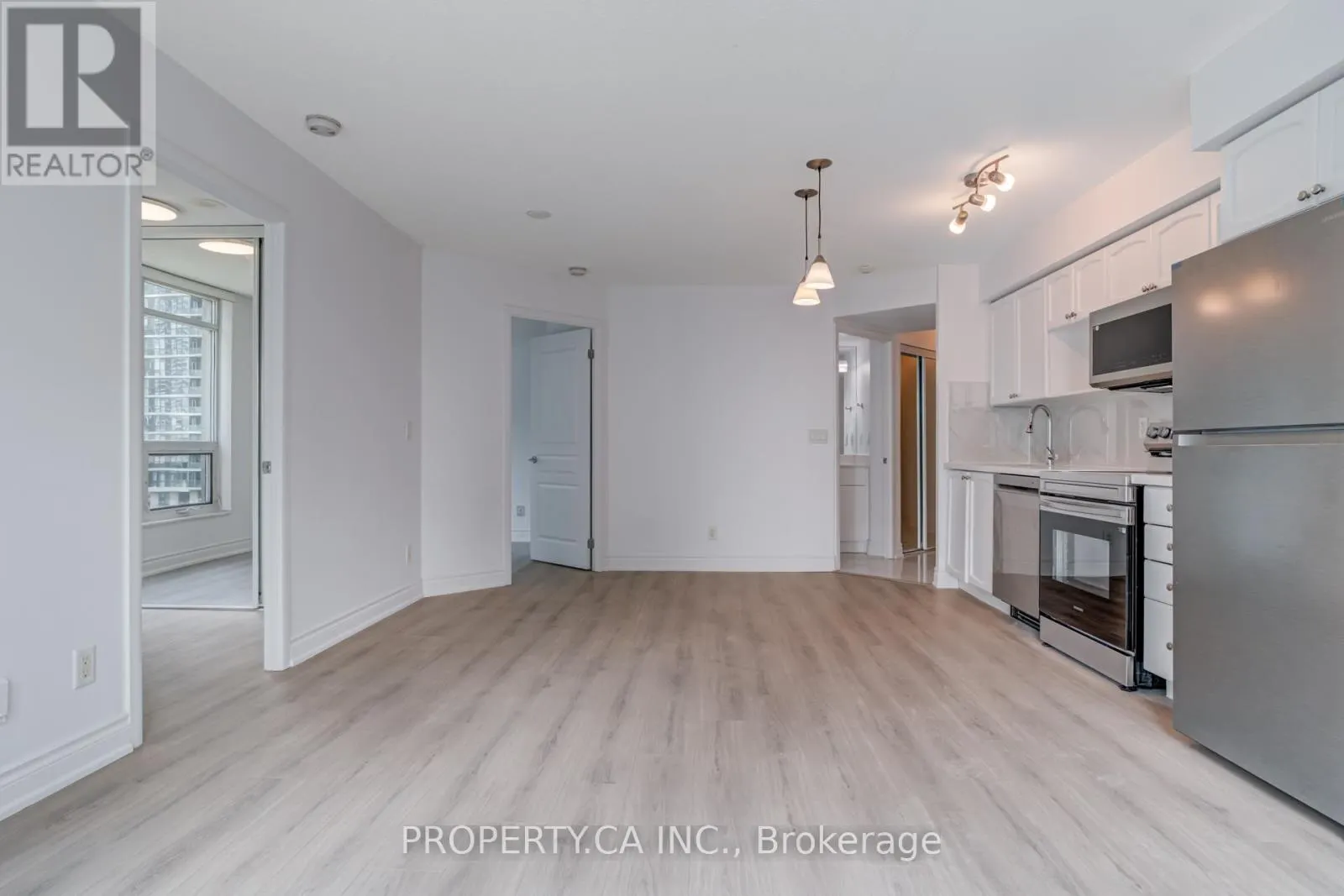 1213 - 18 YONGE STREET