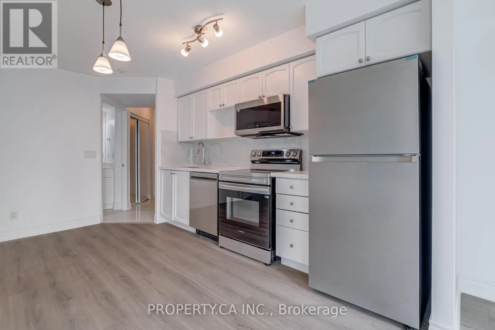 1213 - 18 YONGE STREET
