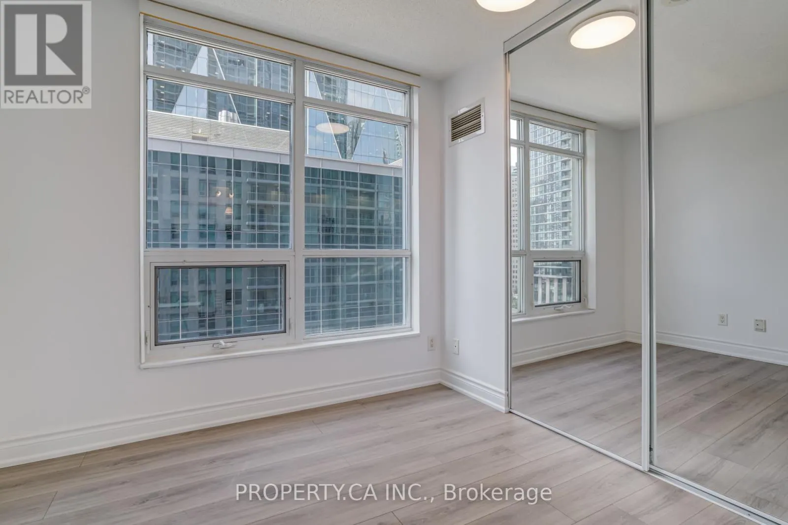 1213 - 18 YONGE STREET