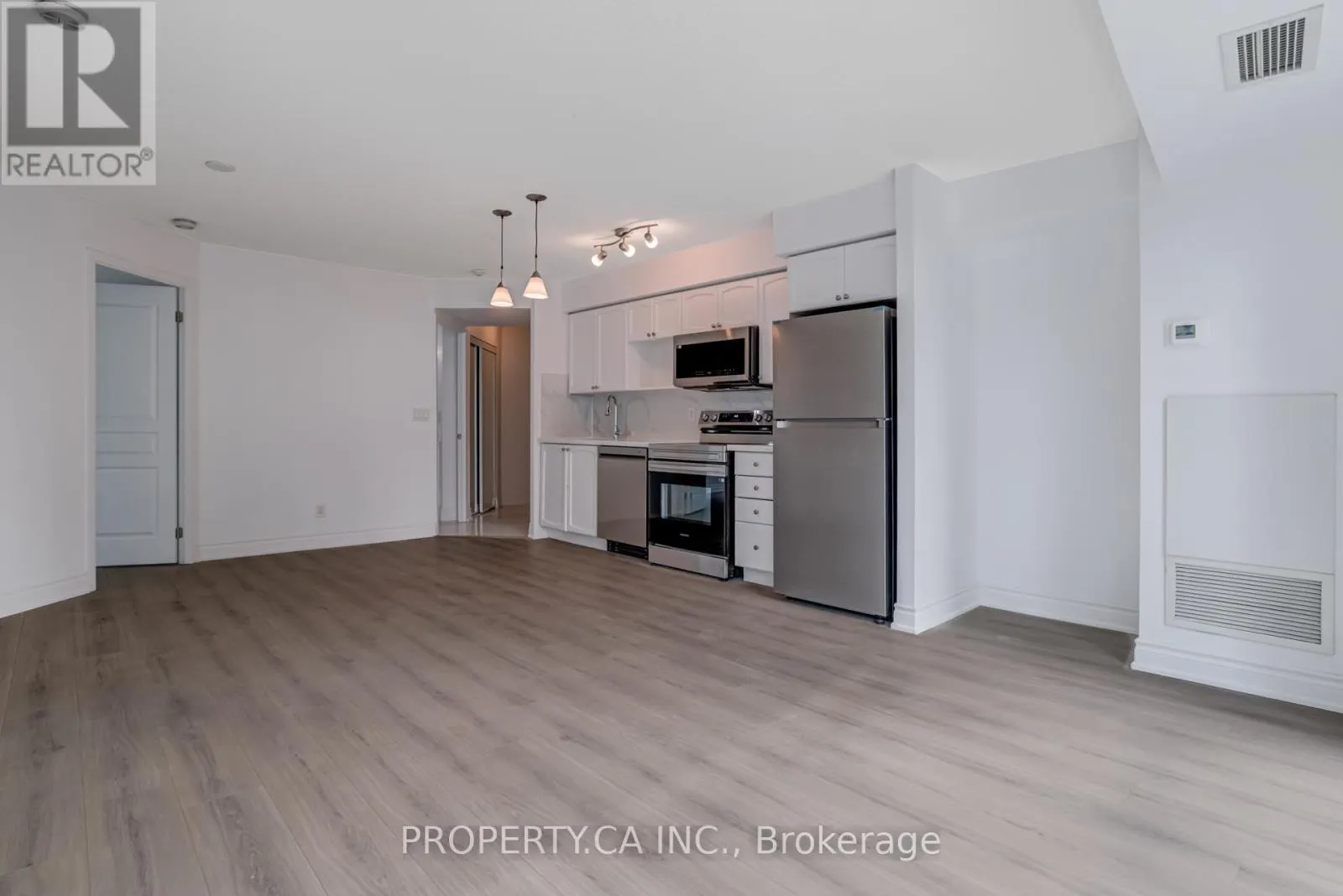 1213 - 18 YONGE STREET