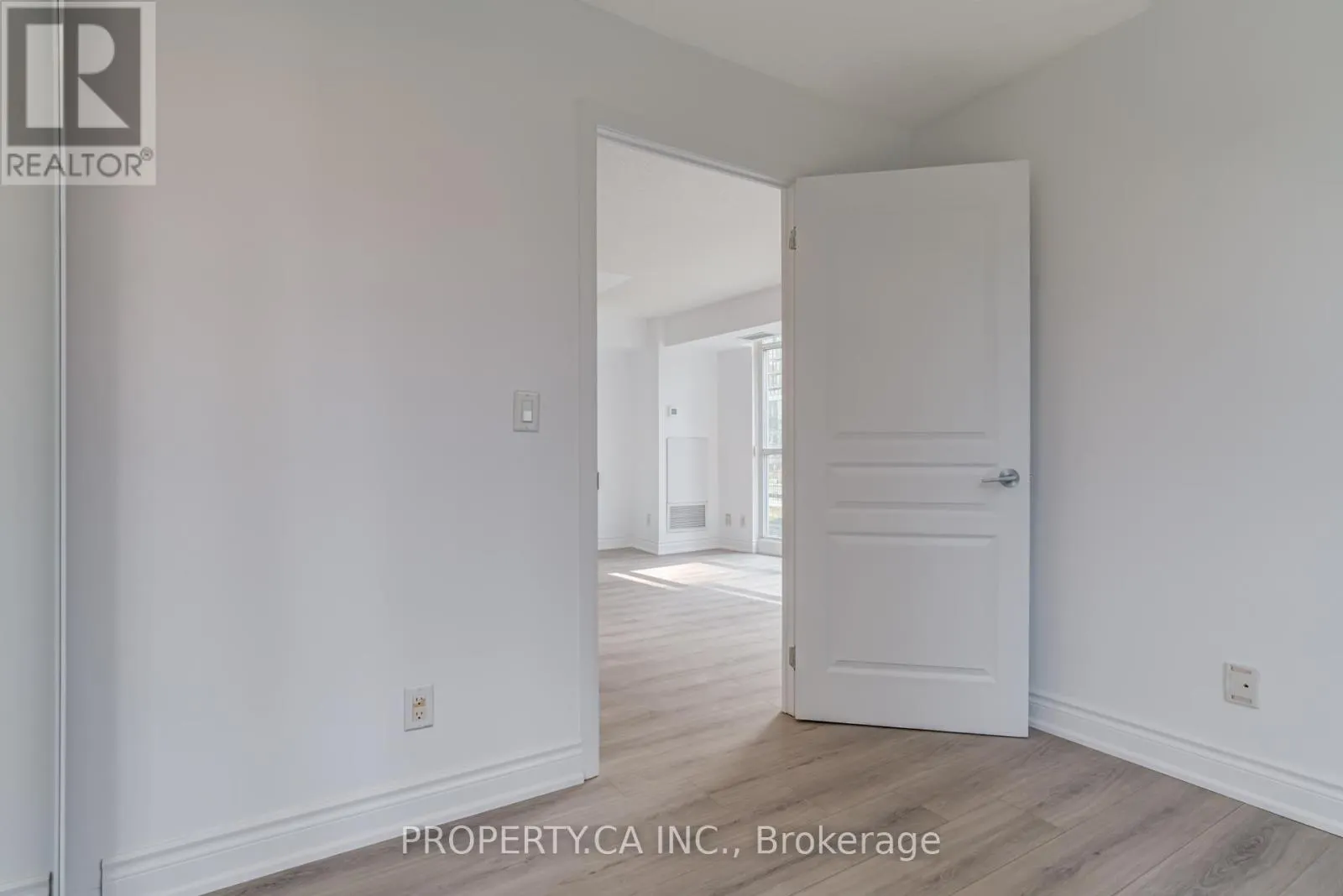 1213 - 18 YONGE STREET