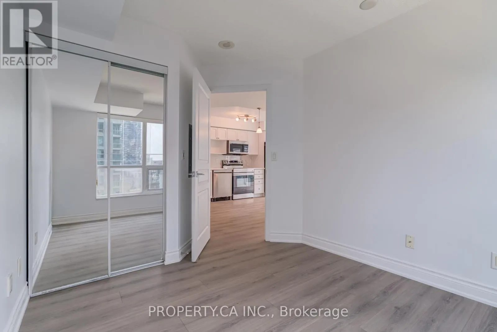 1213 - 18 YONGE STREET